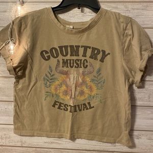 Country music festival cropped tee